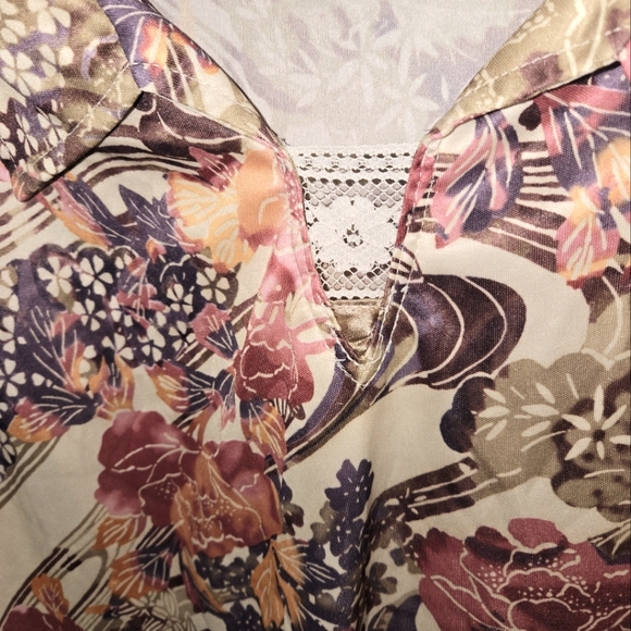 ***Sara Morgan Floral Shirt (3X) - Picture 5 of 8